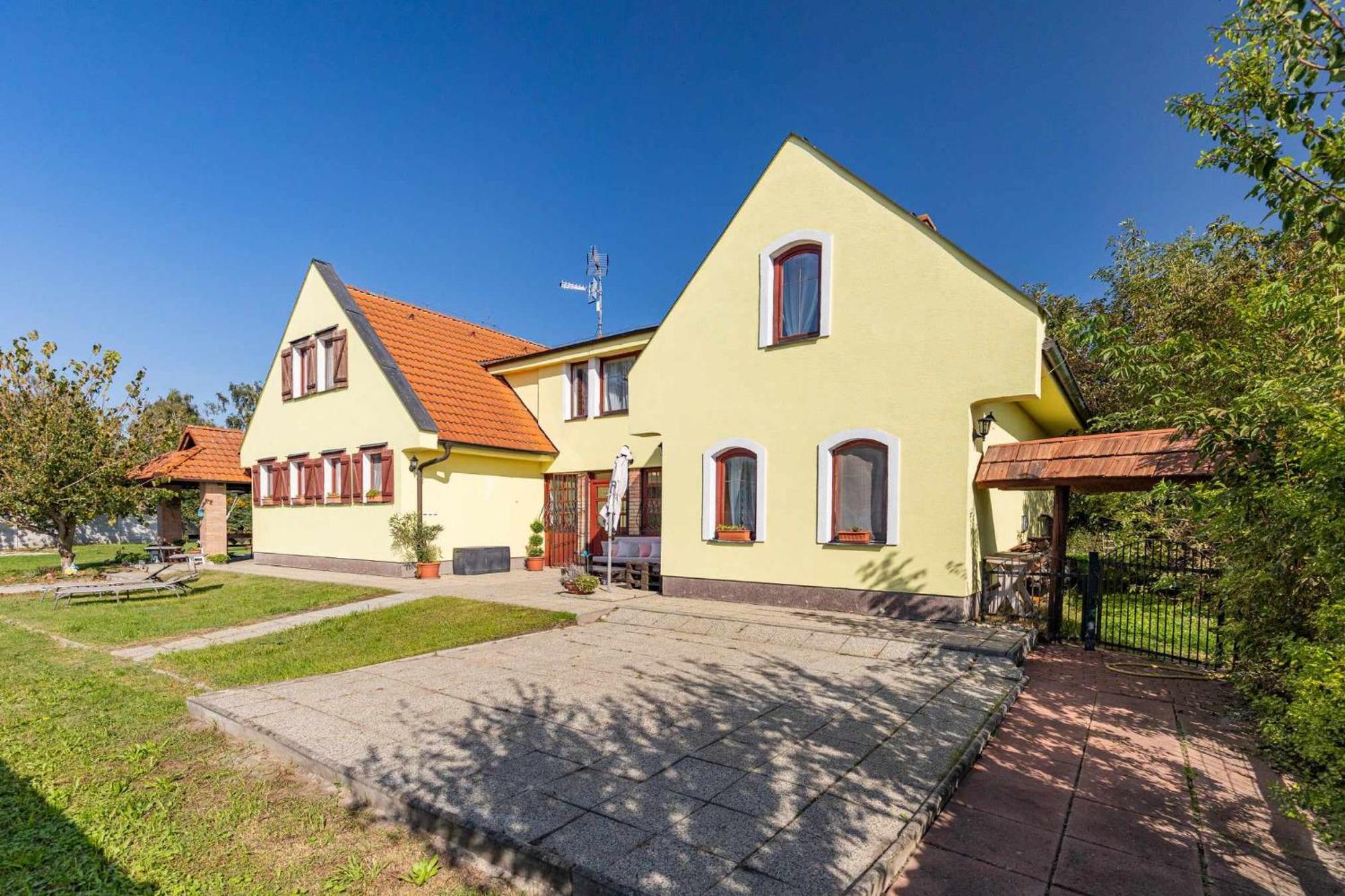 Idylicky Rodinny Penzion Arkadia Pri Dunajskej Cyklotrase Kyselica Exterior photo